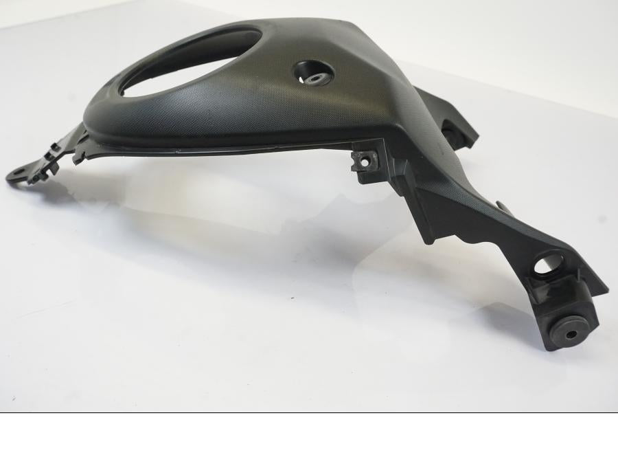 Snett uppifrån på Tankkåpa från en Yamaha MT-07 -2016 motorcykel.