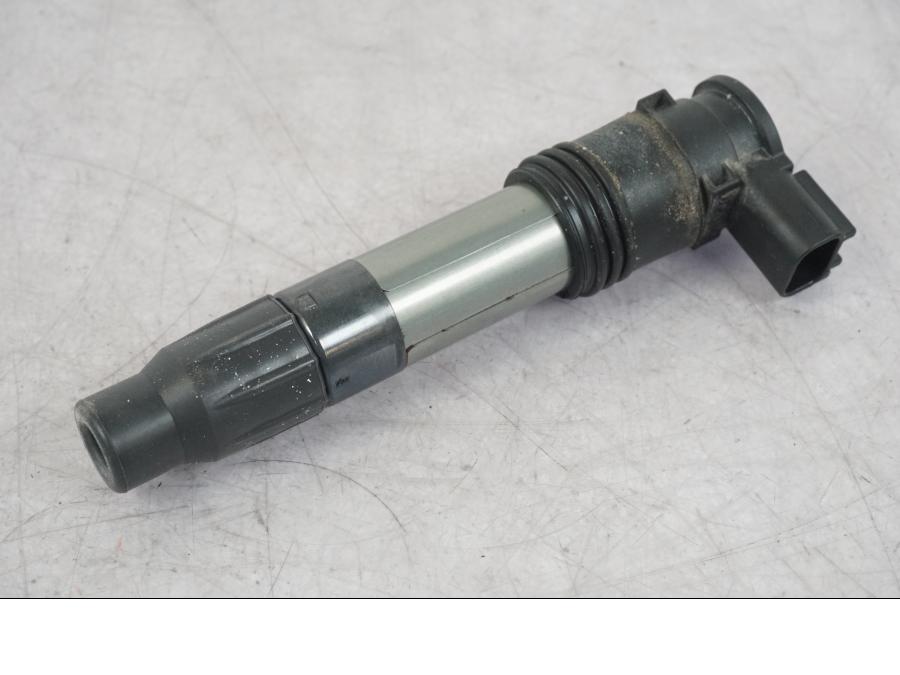 Framsidan på Tändspole från en KTM 1290 Super Adventure R -2018 motorcykel.