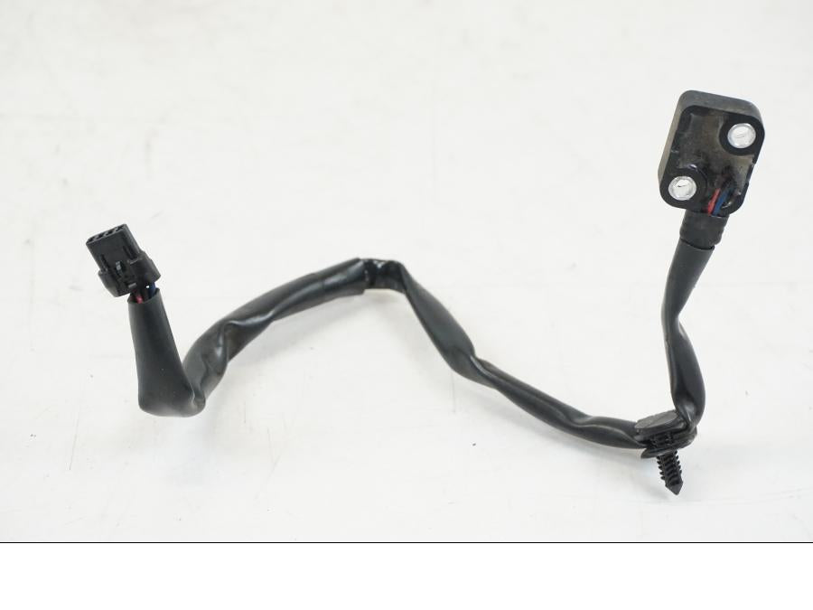 Vänster sida på Sidostödsbrytare från en Triumph Speed Triple -2021 motorcykel.