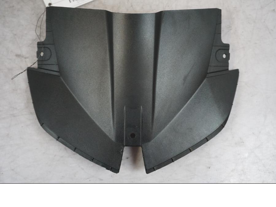 Baksidan på Strålkastarkåpa från en BMW S 1000 XR -2019 motorcykel.