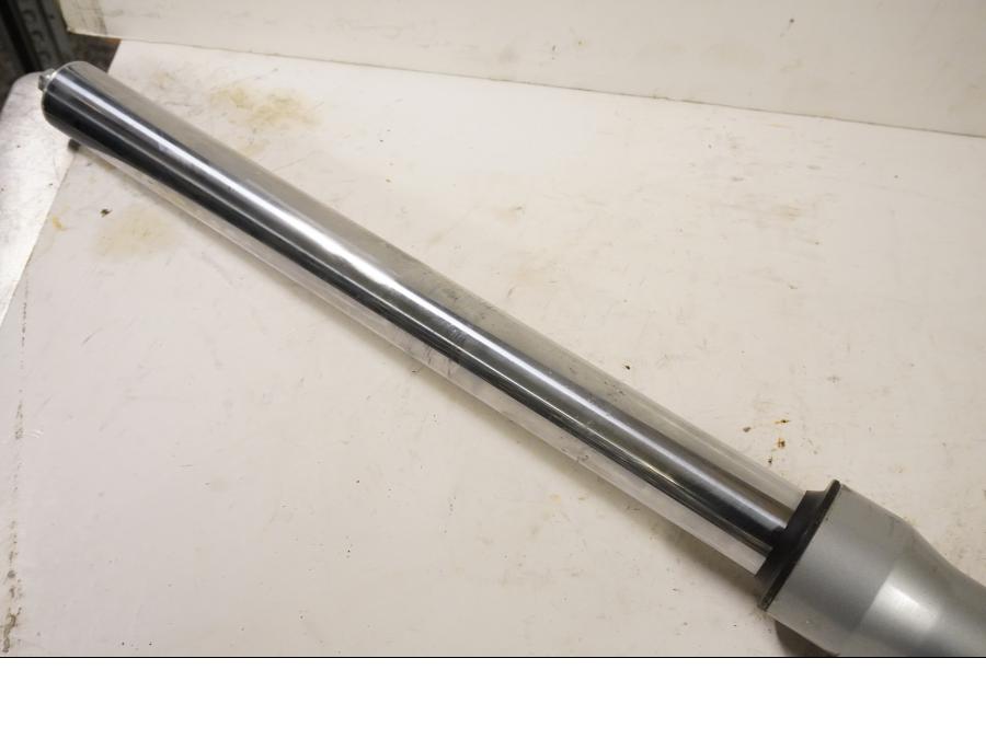 Höger sida på Gaffelben från en Suzuki GSX 1100 F -1991 motorcykel.