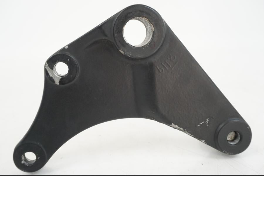 Snett nerifrån på Bromsoksfäste från en Kawasaki VN 1500 -1996 motorcykel.