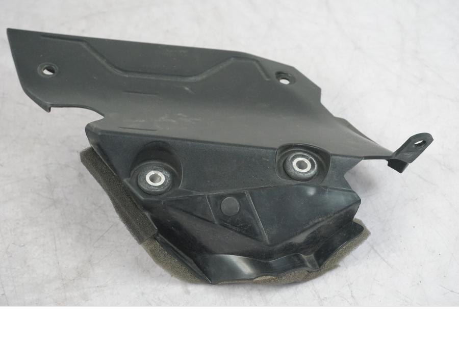 Vänster sida på Sidkåpa från en Yamaha MT-09 -2016 motorcykel.