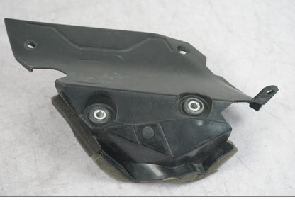 Vänster sida på Sidkåpa från en Yamaha MT-09 -2016 motorcykel.