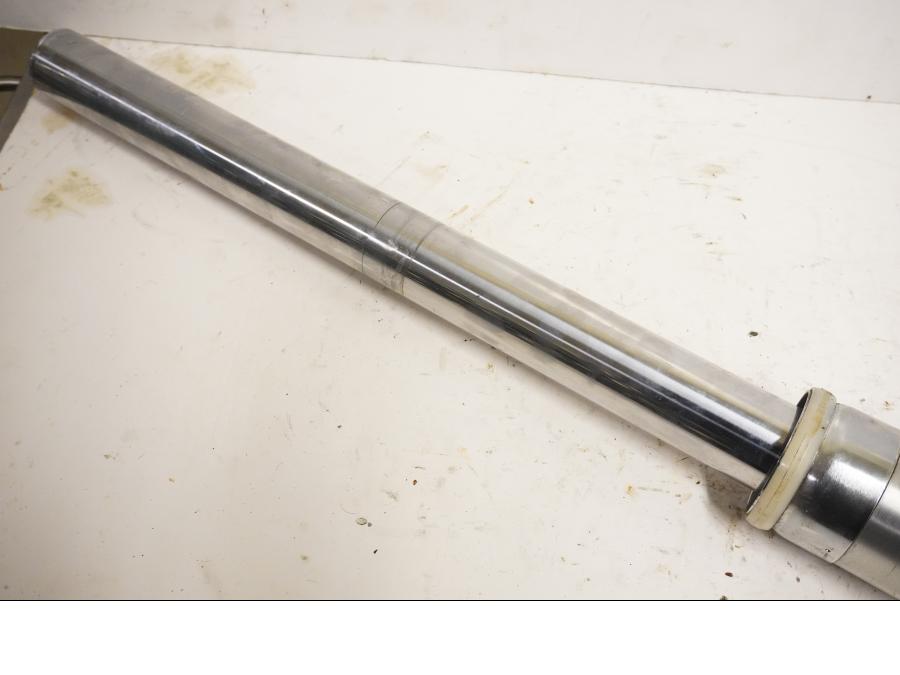 Höger sida på Gaffelben från en Honda VT 1100 C -1999 motorcykel.