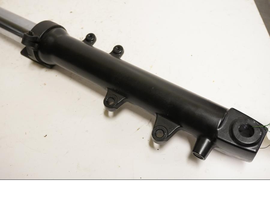 Baksidan på Gaffelben från en Triumph TT 600 -2001 motorcykel.