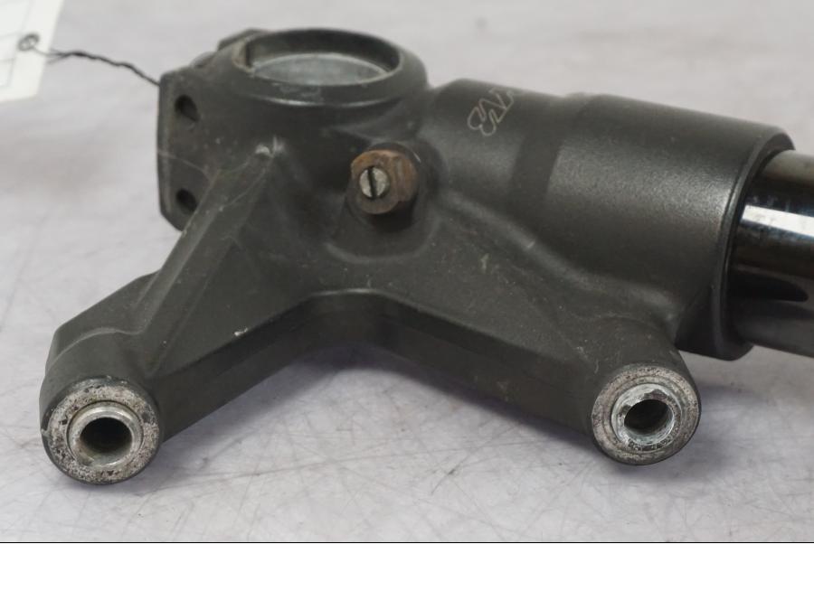 Snett uppifrån på Gaffelben från en Kawasaki ZX-10R -2008 motorcykel.