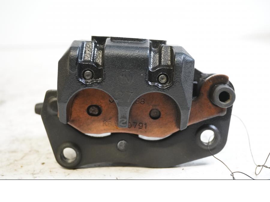 Baksidan på Bromsok från en Triumph Bonneville -2012 motorcykel.