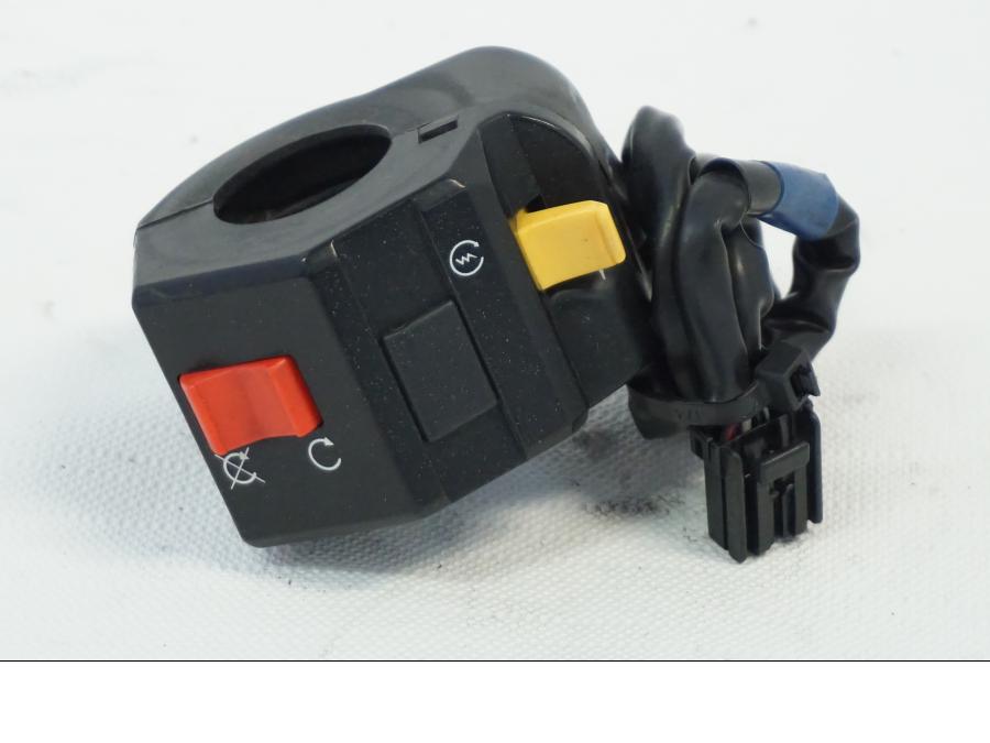 Baksidan på Styrelreglage från en Buell XB9S -2003 motorcykel.