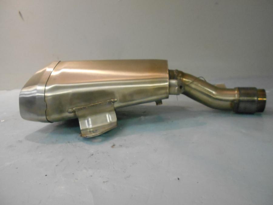 Baksidan på Ljuddämpare från en Kawasaki Z 1000 -2014 motorcykel.