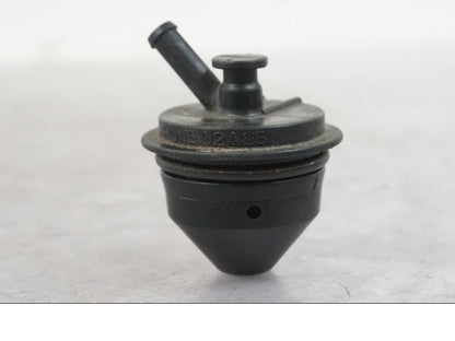 Vänster sida på Bensintanksavluftare från en Buell 1125 R -2008 motorcykel.