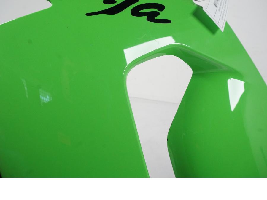 Baksidan på Sidkåpa från en Kawasaki ZX-6R -2005 motorcykel.