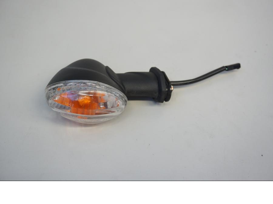 Framsidan på Blinkers från en Suzuki SFV 650 A Gladius -2012 motorcykel.