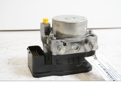 Baksidan på ABS Modulator från en Honda CTX 1300 -2014 motorcykel.