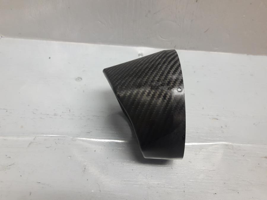 Höger sida på Ljuddämpardekor från en Suzuki DL 1000 -2018 motorcykel.