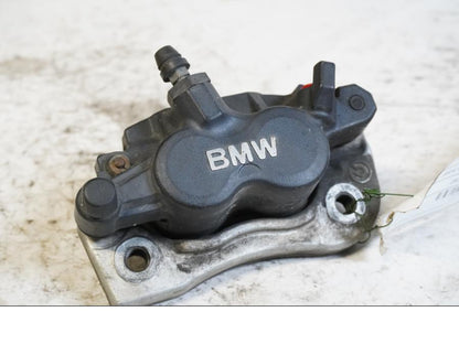 Framsidan på Bromsok från en BMW R 850 R -2004 motorcykel.