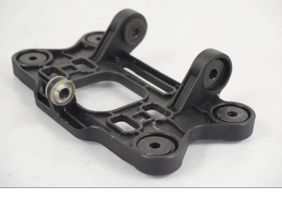 Höger sida på Instrumentpanelsfäste från en KTM 390 Adventure -2021 motorcykel.