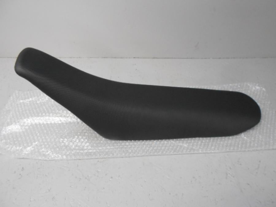 Baksidan på Sadel från en KTM 125 EXC -2005 motorcykel.