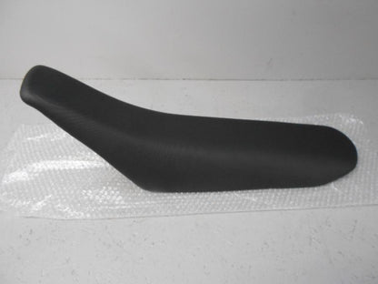 Baksidan på Sadel från en KTM 125 EXC -2005 motorcykel.