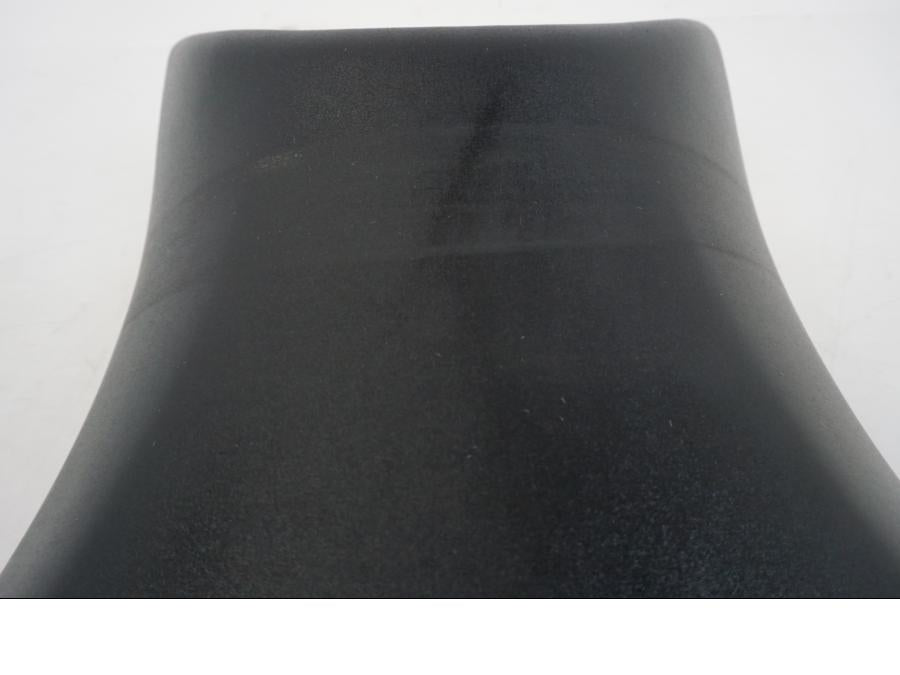 Snett uppifrån på Sadel från en Yamaha YZF 1000 R1 -2006 motorcykel.