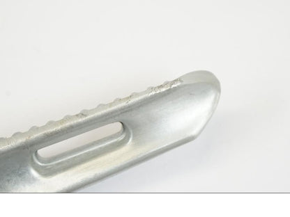 Snett uppifrån på Fotpinne från en Triumph Trident -2021 motorcykel.