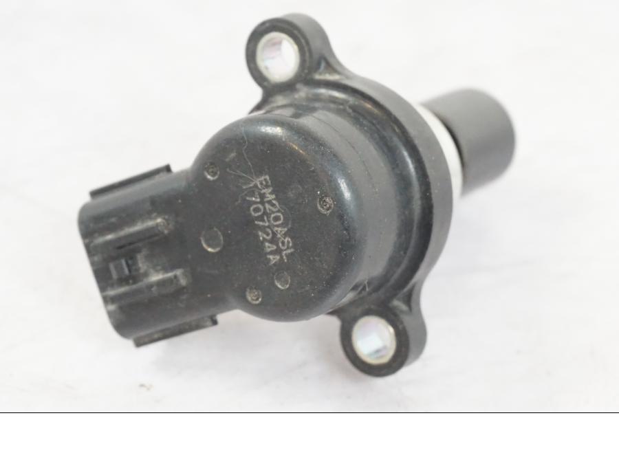 Vänster sida på Tomgångsventil från en Suzuki GSX-S 1000 -2017 motorcykel.