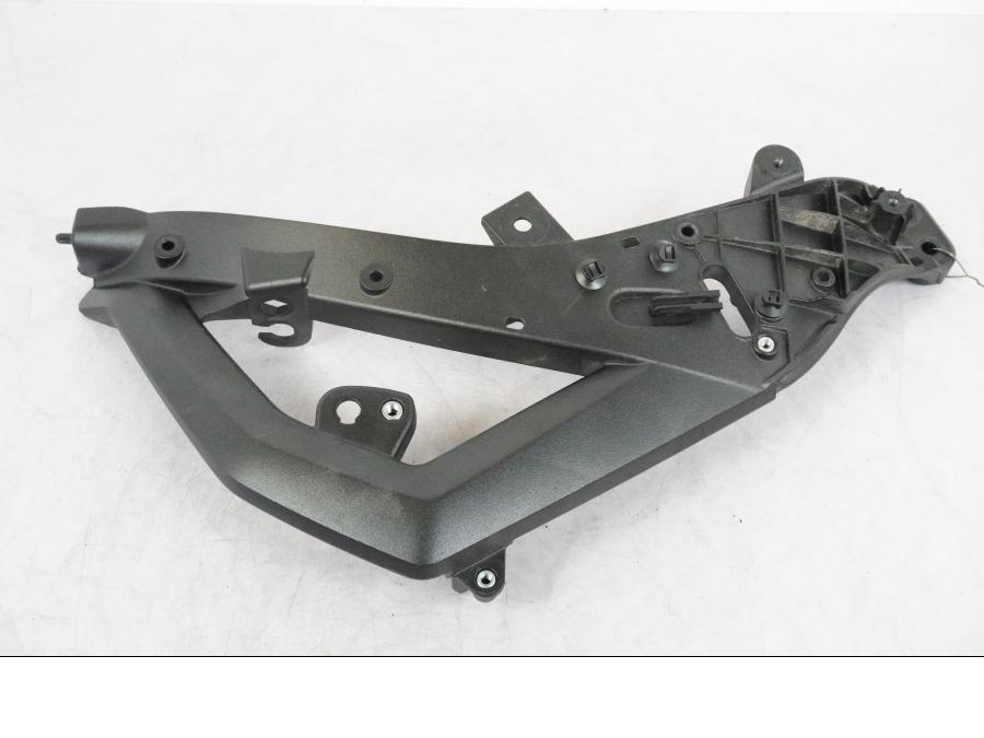 Framsidan på Toppkåpstag från en BMW R 1250 GSA -2021 motorcykel.