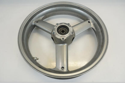 Snett uppifrån på Fälg från en Triumph Rocket III -2005 motorcykel.