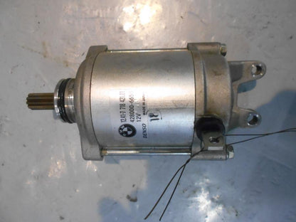 Framsidan på Startmotor från en BMW S 1000 RR -2010 motorcykel.