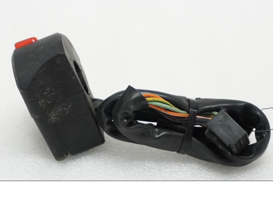 Baksidan på Styrelreglage från en Suzuki SV 1000 -2007 motorcykel.