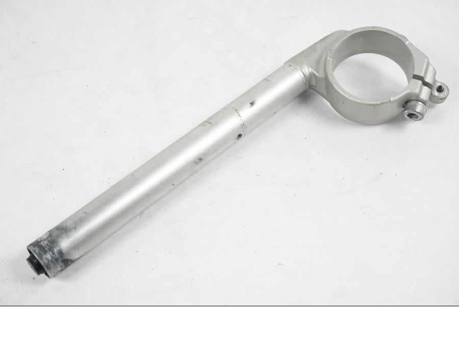 Snett uppifrån på Styre från en Yamaha YZF 1000 R1 -2007 motorcykel.