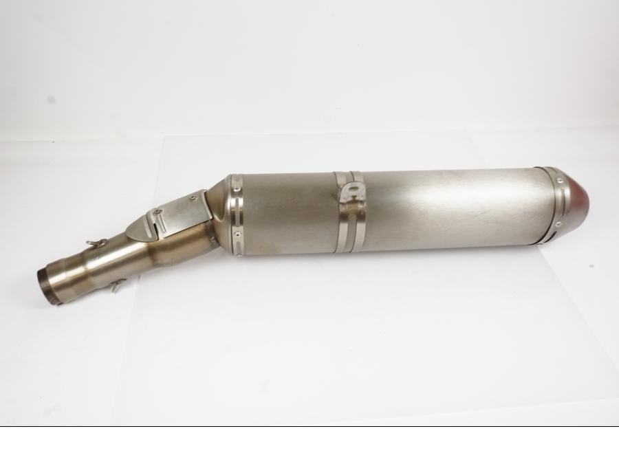 Baksidan på Ljuddämpare från en Aprilia RSV 1000 -2008 motorcykel.