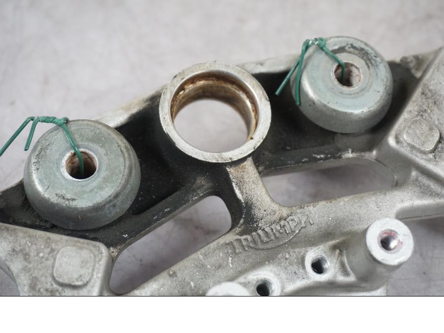 Extrabild1 på Gaffelkrona från en Triumph Tiger -2009 motorcykel.