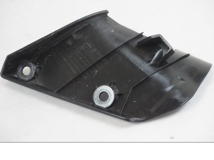 Höger sida på Sidkåpa innerplast från en KTM 390 Adventure -2021 motorcykel.