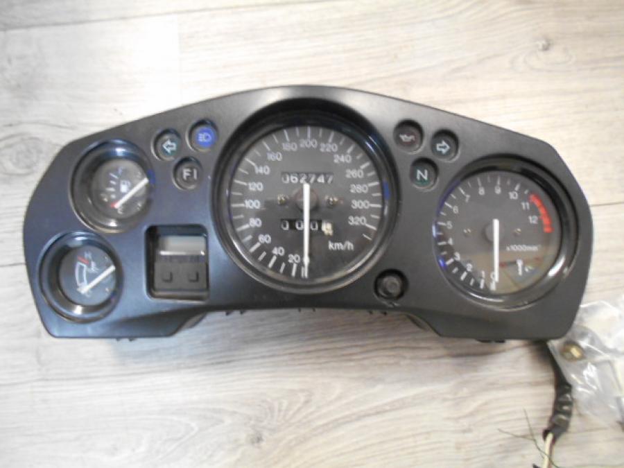 Framsidan på Instrumentpanel från en Honda CBR 1100 XX -2000 motorcykel.