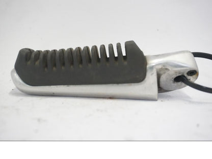 Framsidan på Fotpinne från en Suzuki DL 1000 -2003 motorcykel.