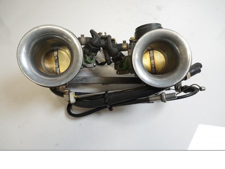 Framsidan på Spjällhus från en Ducati 748 -1999 motorcykel.