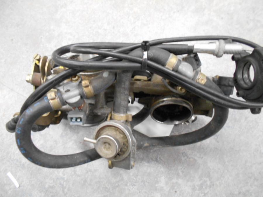 Baksidan på Spjällhus från en Ducati Monster 900 -2000 motorcykel.