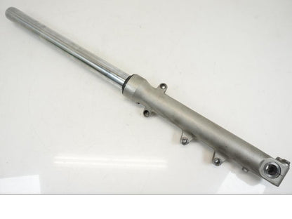 Framsidan på Gaffelben från en Honda CB 750 -2002 motorcykel.