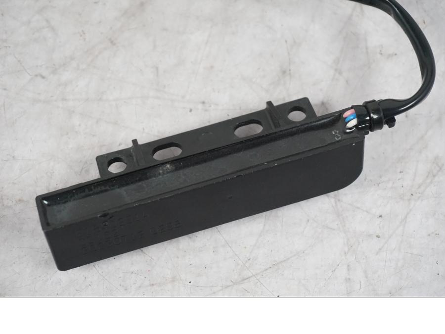 Vänster sida på Antenn till tändningslås från en Ducati Multistrada V4 -2024 motorcykel.