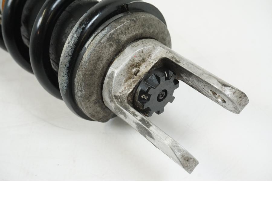 Baksidan på Stötdämpare från en Kawasaki Z 750 -2006 motorcykel.