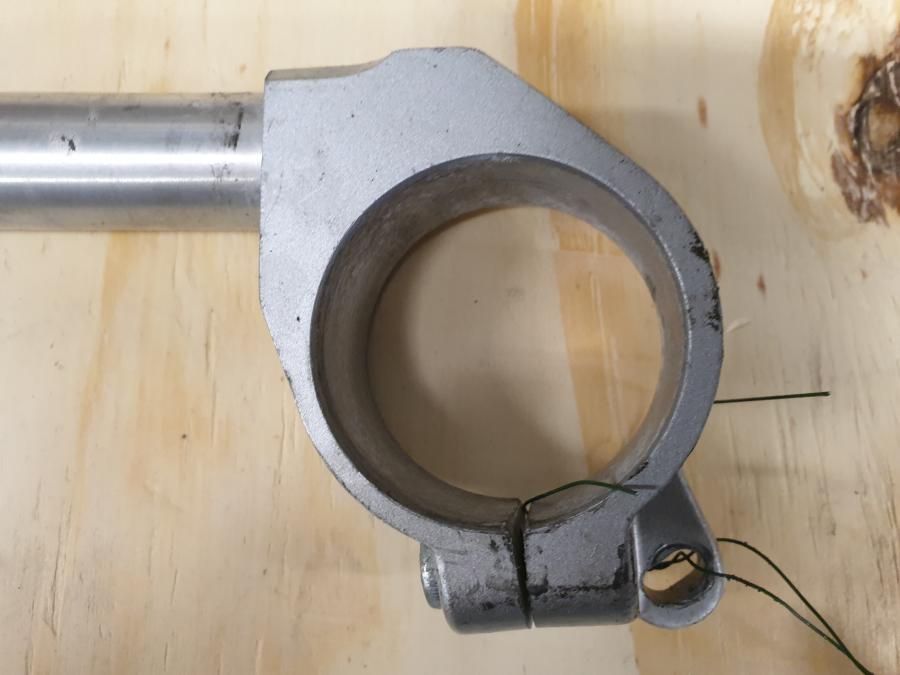 Baksidan på Styre från en Hyosung GT 650 -2006 motorcykel.