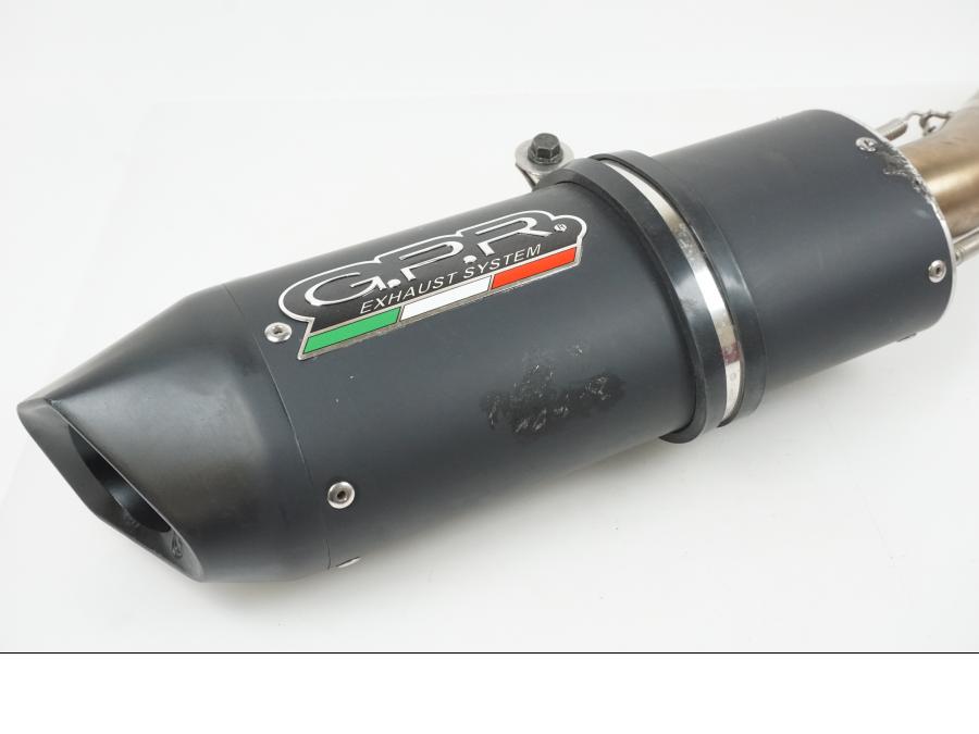 Snett nerifrån på Ljuddämpare Sport från en Suzuki GSX-R 750 -2009 motorcykel.