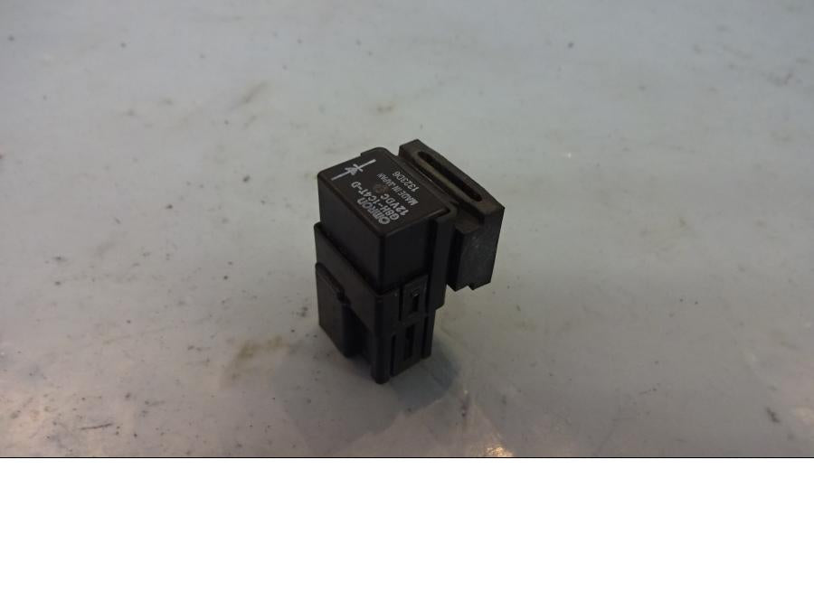 Framsidan på Relä från en Yamaha FJR 1300 -2003 motorcykel.