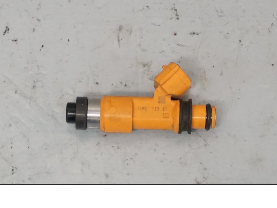 Baksidan på Spridare från en Yamaha XJ 6 -2011 motorcykel.