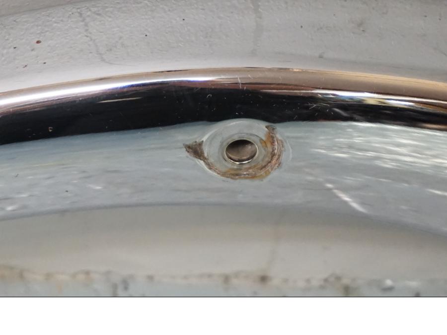 Höger sida på Bakskärmstag från en Suzuki VL 800 -2001 motorcykel.