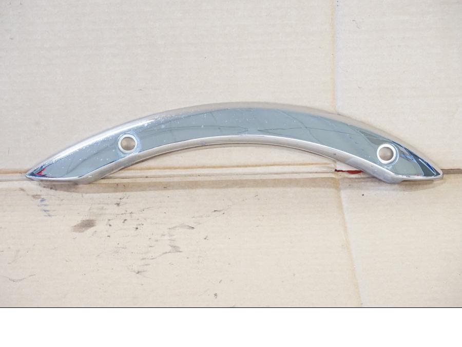 Framsidan på Bakskärmstag från en Yamaha XVS 1100 -2000 motorcykel.