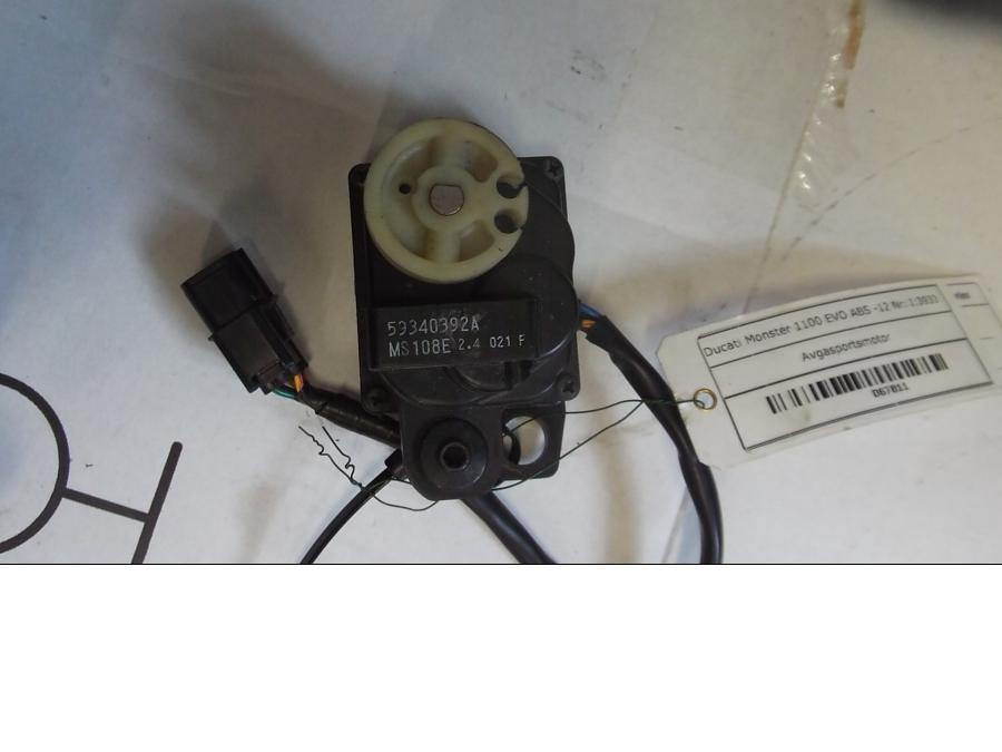 Höger sida på Avgasspjällmotor från en Ducati Monster 1100 EVO ABS -2012 motorcykel.