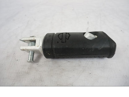 Höger sida på Fotpinne från en H-D Softail Sport Glide FLSB -2022 motorcykel.