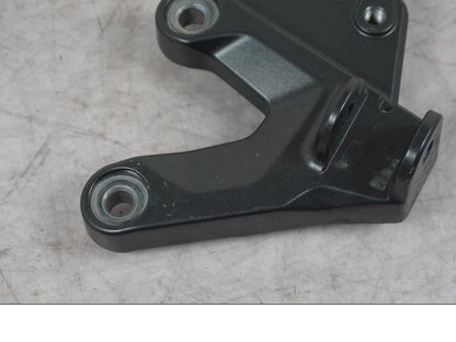 Baksidan på Fotpinnefäste från en Yamaha MT-09 -2024 motorcykel.